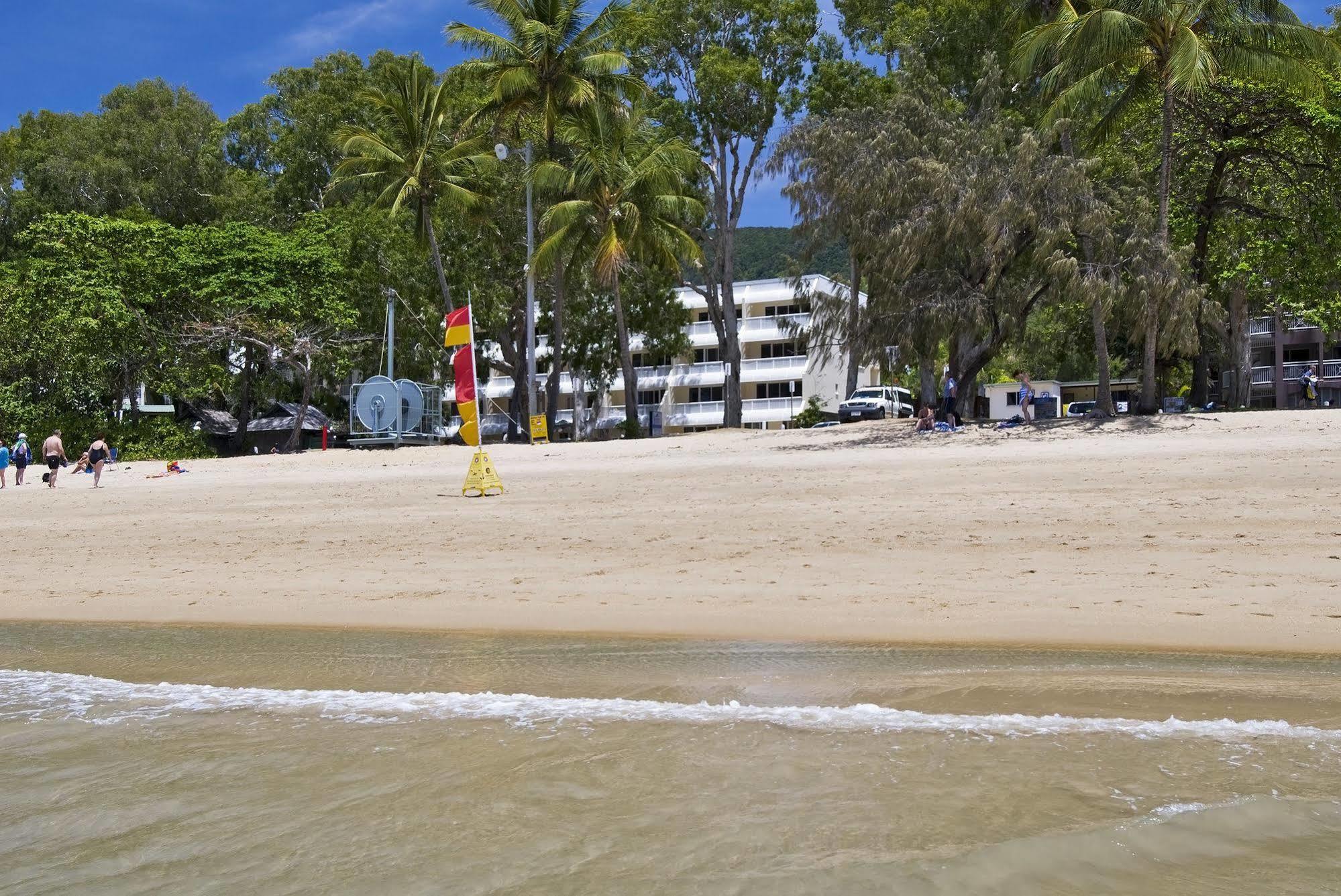 On Palm Cove Beachfront Apartments Exteriör bild